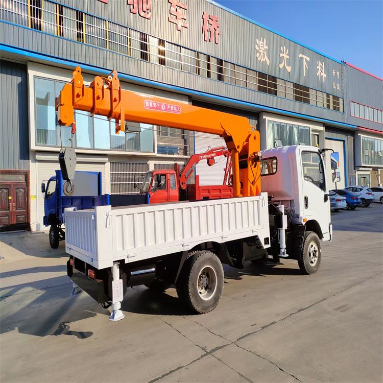 弓长岭区三轮随车吊定制 农用改装机自备吊中瑞长期出售